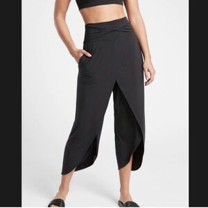 Athleta M rose released pants